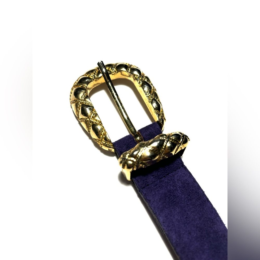 Vintage 80’s or 90’s purple pig suede belt. Medium. 33 inches. Gold tone buckle